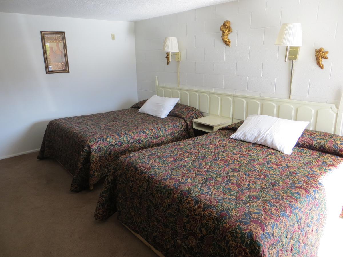 Holiday Lodge Hawthorne Room photo